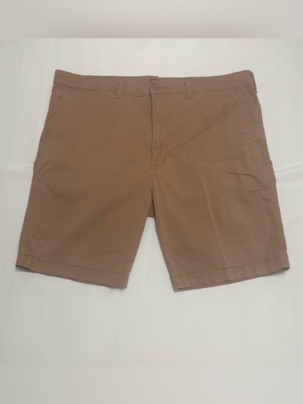 Levi's Men's Tan Flat-Front Chino Shorts